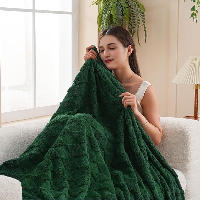Green Throw Blanket for Couch Sofa Bed 50x60 inches,Fleece Blankets Microfiber Flannel with Diamond Checkered Pattern Lightweight Plush Soft Cozy Gifts for Women Mom Girls