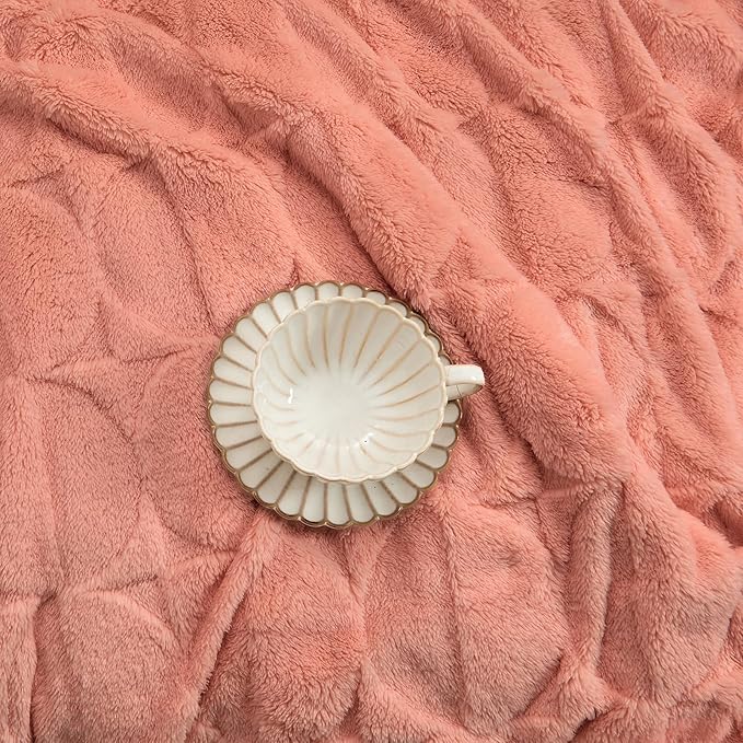3D Circle Pattern 300 GSM Soft Blanket for Couch - Pink Throw Blankets for Women,Warm Small Throw Blanket, 50x60 Inches