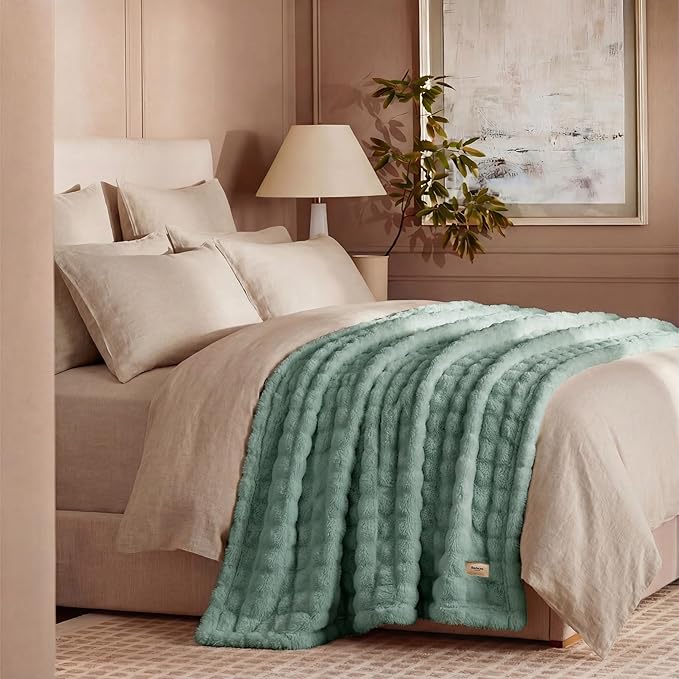 Bedsure 3D Fleece Bubble Blanket - GentleSoft Green King Blanket for Bed Sofa Room Decor - Luxury Soft Cozy Gifts for Women, Lightweight, All Seasons, Sage Green, 108"×90"