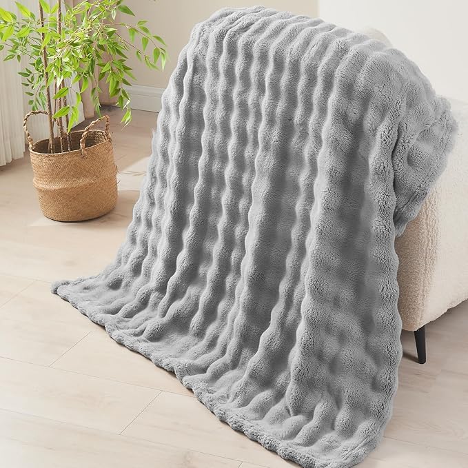 NEWCOSPLAY King Blanket for Couch Grey Super Soft Flannel Fleece 3D Bubble Lightweight Bed Blanket All Season Use (Grey, King(90"x110"))