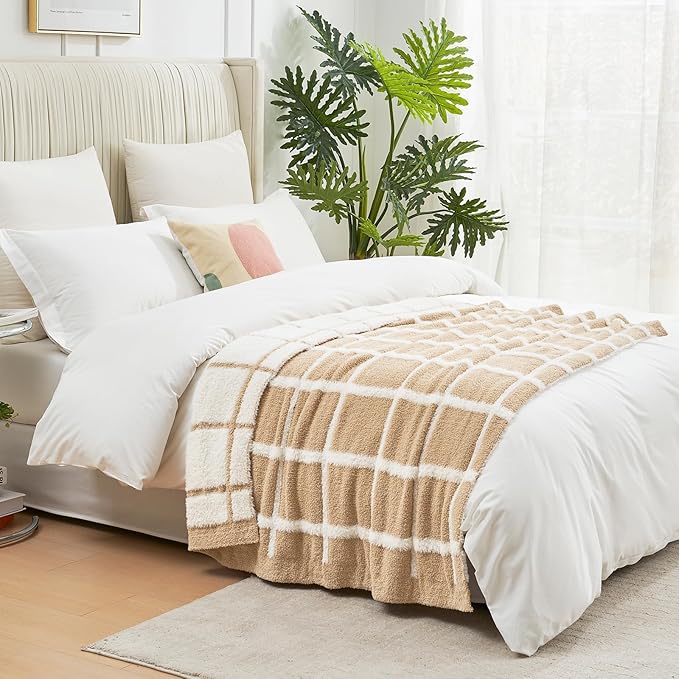Amélie Home Checkered Knit Throw Blanket for Couch, Super Soft Fuzzy Cozy Throw, Giftable Knitted Blanket for Women Men, Birthday, Sofa Bed Living Room Decor, 50" x 60", Plaid Beige