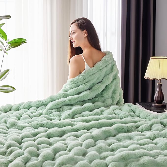 Luxury 1000GSM Faux Rabbit Fur Throw Blanket, Super Heavy Warm Cozy Blankets for Couch Bed Sofa, Bubble Plush Fuzzy Elegant Soft Reversible Mink Blanket for Living Room Bedroom, Green