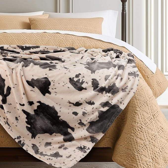 Cow Print Blanket Ultra Soft Flannel Throw Blanket for Couch Bed, Cute Cozy Lightweight All-Season Fleece Blanket Queen, Gift for Women & Girls, 90×90 Inches Pink