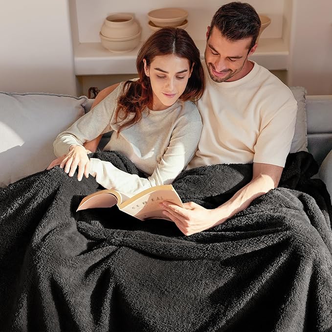 Exclusivo Mezcla Twin Size Blanket for Bed, Super Soft Velvet Plush Fleece Blankets, Fuzzy Cozy and Warm for Winter, 60x80 Inches, Black