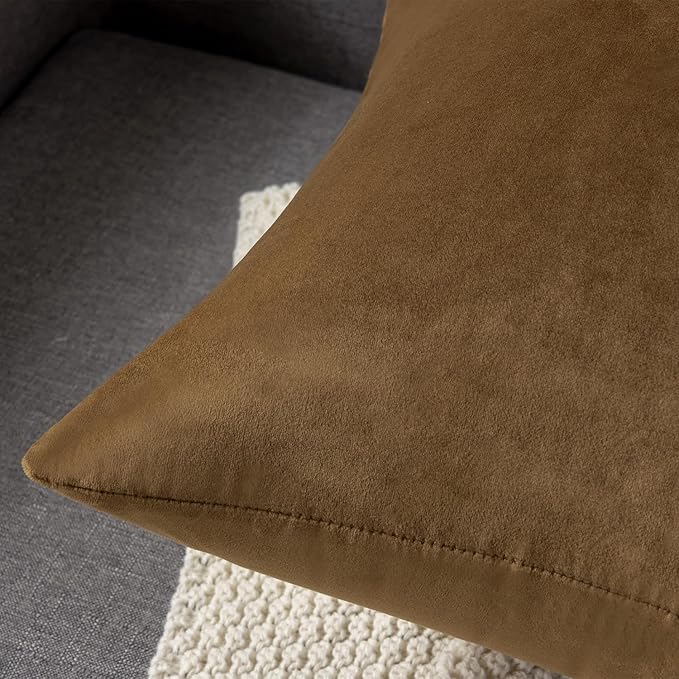 DEZENE Throw Pillow Covers 20x20 Golden Brown: Pack of 2 Cozy Soft Velvet Square Modern Luxury Decorative Throw Pillow Cases for Sofa Couch Living Room Bed Home Decor