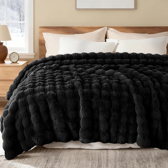 Exclusivo Mezcla Faux Fur King Size Blanket for Bed, Luxury Reversible 3D Rabbit Bubble Fuzzy Thick Sherpa Blankets for Winter, Plush Fleece Warm Cozy Bed Throw, 90x104 Inches, Black