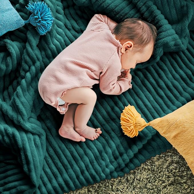 DISSA Fleece Blanket Throw Size – 51x63, Green – Soft, Plush, Fluffy, Fuzzy, Warm, Cozy – Perfect Throw for Couch, Bed, Sofa - with Pompom Fringe - Flannel Blanket Throw Blanket