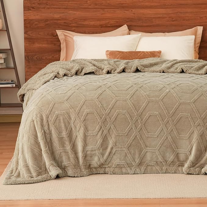 PHF Fluffy Sherpa Fleece Blanket Twin Size for Winter, Warm and Cozy, 510GSM 3D Tufted Shaggy Fleece Blanket for Sofa Bed, Khaki, 60"x80"
