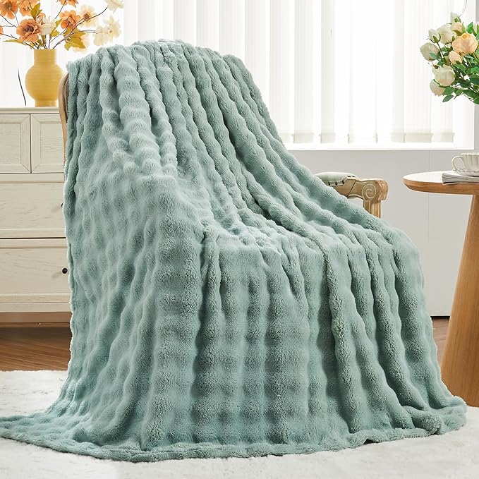 NEWCOSPLAY Queen Blanket for Couch Green Super Soft Flannel Fleece 3D Bubble Lightweight Bed Blanket All Season Use (New Sage Green, Queen(90"x90"))