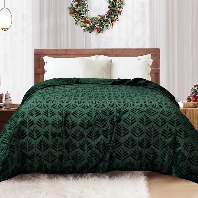 Exclusivo Mezcla Queen Size Fleece Blanket for Bed, Super Soft and Cozy Blankets All Season Use, Leaves Pattern, Plush Fuzzy Lightweight, Forest Green, 90x90 Inch