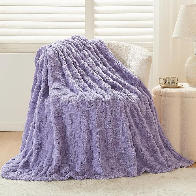 NEWCOSPLAY Super Soft Twin Blanket Lavender Premium Silky Flannel Fleece 3D Checkered Lightweight Bed Blanket All Season Use (Lavender Checkered, Twin(60"x80"))