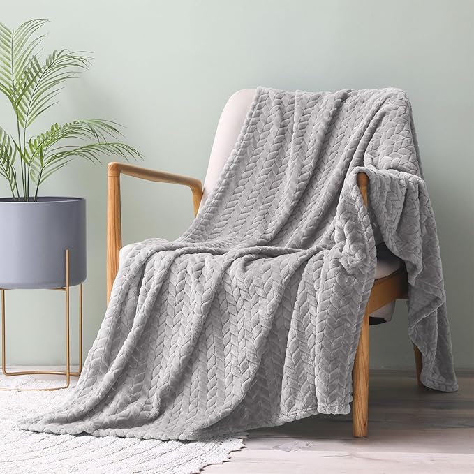 Exclusivo Mezcla Fleece Throw Blanket for Couch and Bed, 50x70 Inches Soft Cozy Jacquard Flannel Blankets, Lightweight Fuzzy Plush Warm Throws for Women, Light Grey
