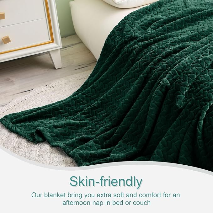 Exclusivo Mezcla Fleece Throw Blanket for Couch and Bed, 50x70 Inches Soft Cozy Jacquard Flannel Blankets, Lightweight Fuzzy Plush Warm Throws for Women, Forest Green