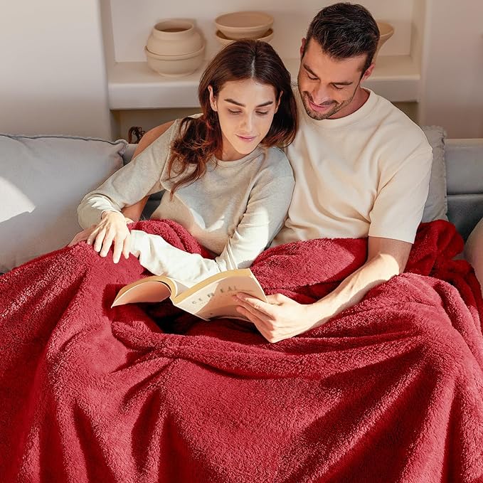 Exclusivo Mezcla King Size Blanket for Bed, Super Soft Velvet Plush Fleece Blankets, Fuzzy Cozy and Warm for Winter, 90x104 Inches, Deep Red
