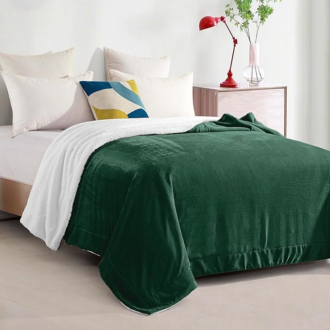 Elegant Comfort Ultra Soft Reversible Flannel Sherpa Blanket - Cozy Silky Fleece Throw for Couch, Bed - Plush Fuzzy Warm Winter Blanket for Gift, Full, Hunter Green
