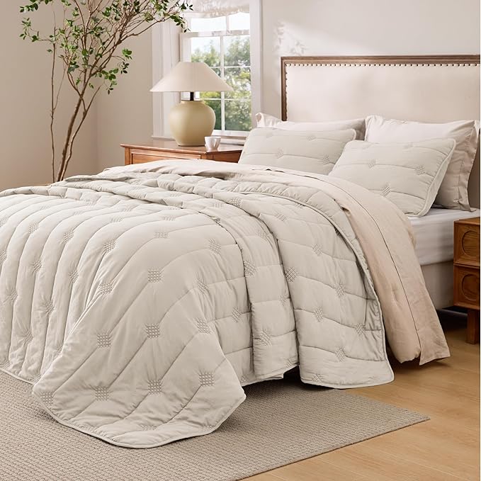 Bedsure Queen Size Quilt Sets – Ultra Soft Cloud Quilt, Lightweight Bedspread Coverlet with 2 Pillow Shams, Breathable & Cozy Bedding for All Season, Beige, 3 Piece (90x96 Inches)