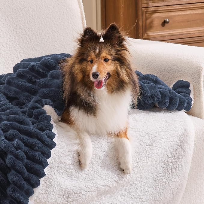 INFIIXSO Sherpa Throw Blanket for Couch - Super Soft & Warm Striped Fleece Blanket, Cozy Plush Fluffy Blanket All Season Use (Navy Blue, 60x80 Inches)
