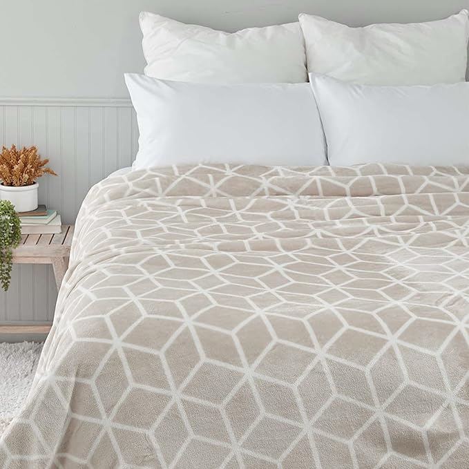 Elegant Comfort Luxury Velvety-Soft Coral Flannel Blanket Micro-Velour Ultra-Softness Fuzzy Plush, King/California King, Cream