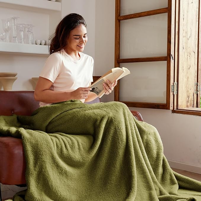 Exclusivo Mezcla King Size Blanket for Bed, Super Soft Velvet Plush Fleece Blankets, Fuzzy Cozy and Warm for Winter, 90x104 Inches, Olive Green