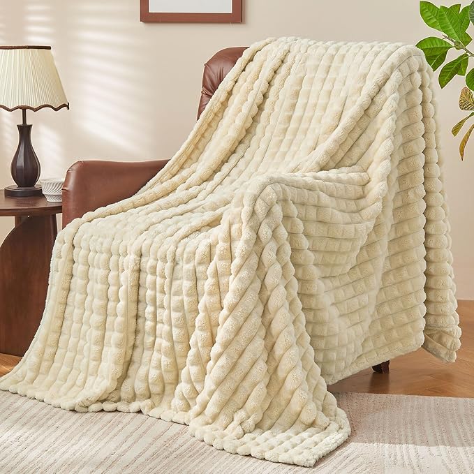 BEDELITE Beige Throw Blanket for Couch and Bed- Super Soft and Warm 3D Checkered Fluffy Fuzzy Fleece Blanket, Luxurious Plush Cozy Blanket for Room Decor Spring, 50x60 inches
