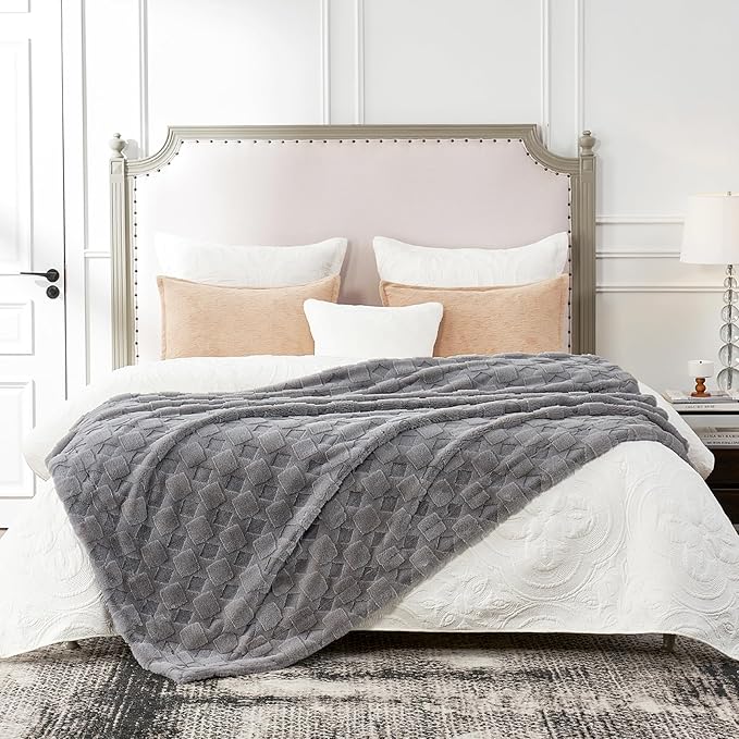 Cozy Bliss Faux Fur Textured Throw Blanket for Couch Super Soft Fuzzy Checkered Bed Blanket Gift for Women Premium 3D Geom Jacquard All Season Use Grey 50"*60"