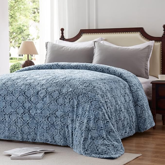 KAWAHOME Faux Fur King Size Blanket for Bed, Ultra Soft Warm Fluffy Blanket for Couch, Plush Fuzzy Bedding, Cozy Luxury Quatrefoil Pattern Bedroom Decor Gifts, 108" X 90" Blue