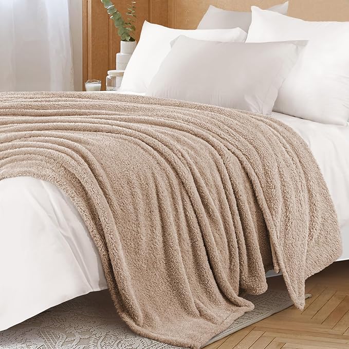 Exclusivo Mezcla Fleece Twin Size Bed Blanket, Ultra Soft, Lightweight and Fuzzy Camel Blanket for Women, Home Decor, 60x80 Inches
