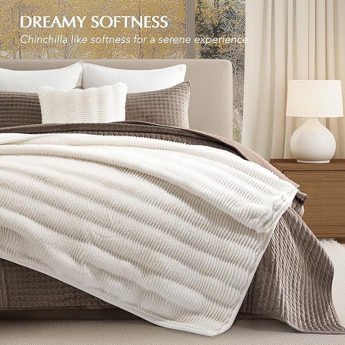 EVERGRACEHOME Ultra Soft Faux Fur Throw Blanket for Couch, Luxury Sculpted Texture Faux Rabbit Fur Blanket for Bed, Fluffy Thick Plush Warm Fuzzy Throw, 920GSM (Bright White, 50''x60'')