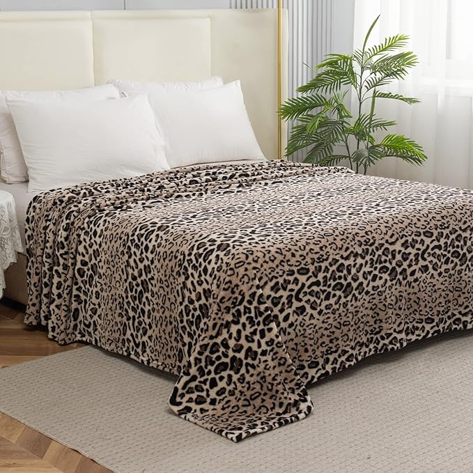Elegant Comfort Luxury Velvety Feel Blanket, All-Season Lightweight Blanket, Ultra Plush, Soft, Cozy-Fuzzy Flannel Fleece for Couch, Sofa, Bed, Travel, Animal Print Design, Full/Queen, Leopard