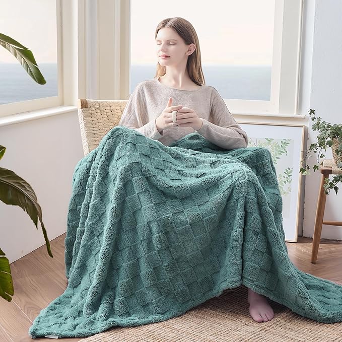 NEWCOSPLAY Super Soft Queen Blanket Light Teal Premium Silky Flannel Fleece 3D Checkered Lightweight Bed Blanket All Season Use (Light Teal Checkered, Queen(90"x90"))