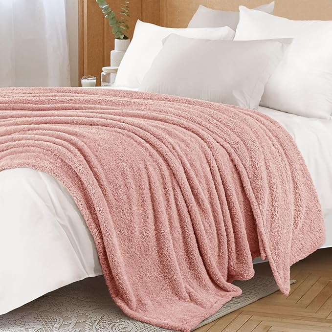 Exclusivo Mezcla Fleece Bed Blankets Queen Size, Ultra Soft, Lightweight and Fuzzy Dusty Pink Blanket for Women, Home Decor, 90x90 Inches