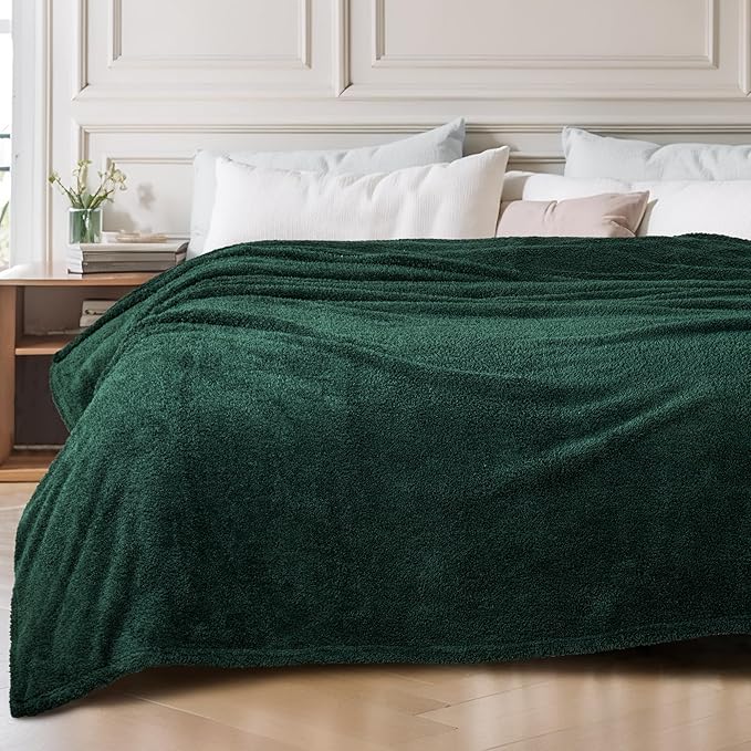 Exclusivo Mezcla Fleece King Size Bed Blanket, Ultra Soft, Lightweight and Fuzzy Forest Green Blanket for Women, Home Decor, 90x104 Inches