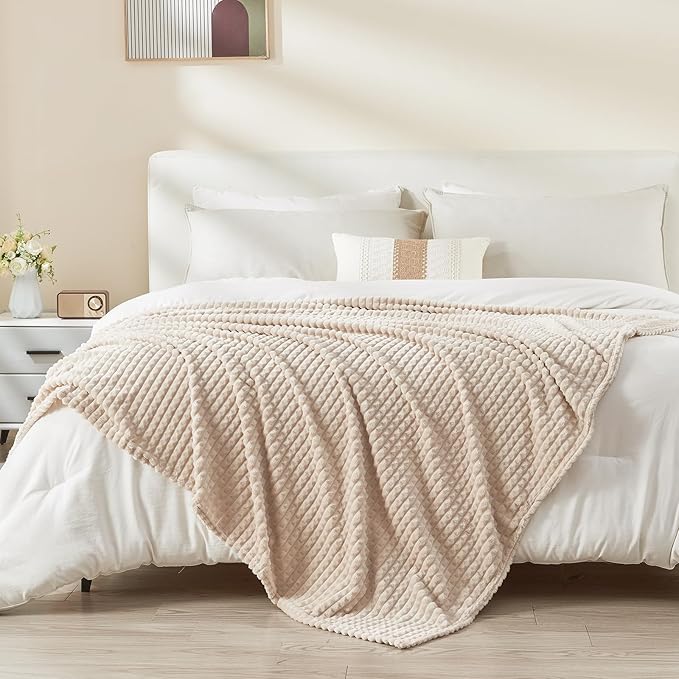 EMME Fleece Blanket, 3D Jacquard Throw Blanket for Couch and Bed, Soft Cozy and Fluffy Blankets Lightweight Luxury Flannel with Geometric Grid Design (Beige, 108" x 90")