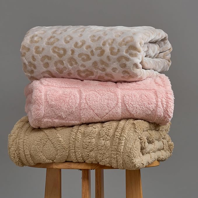 Joiedomi Throw Blanket for Couch, Soft Pink Fleece Blankets Gifts for Women Mom Girls, 280GSM Cozy Cute Soft Throw Home Room Decor Aesthetic Gifts 50x60 Inches