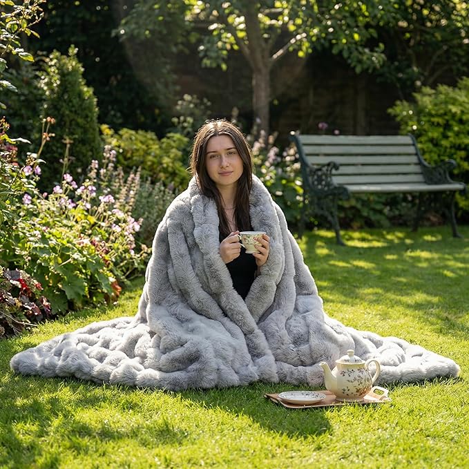 Premium Double-Sided Faux Fur Twin Blanket for Couch, Ultra Soft Gray Cozy Plush Fluffy 3D Bubble Blanket, for Bedroom Living Room Nap Travel Home Decor, 60" x 80"