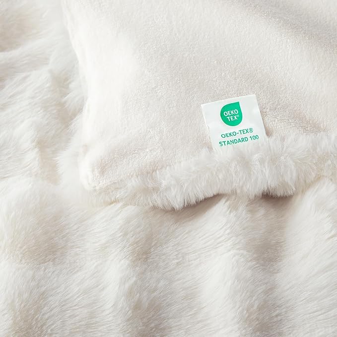 Exclusivo Mezcla Faux Fur Throw Blanket for Couch, Luxury Reversible 3D Rabbit Bubble Fuzzy Thick Sherpa Blankets for Winter, Plush Fleece Warm Cozy Bed Throw, 50x60 Inches, White