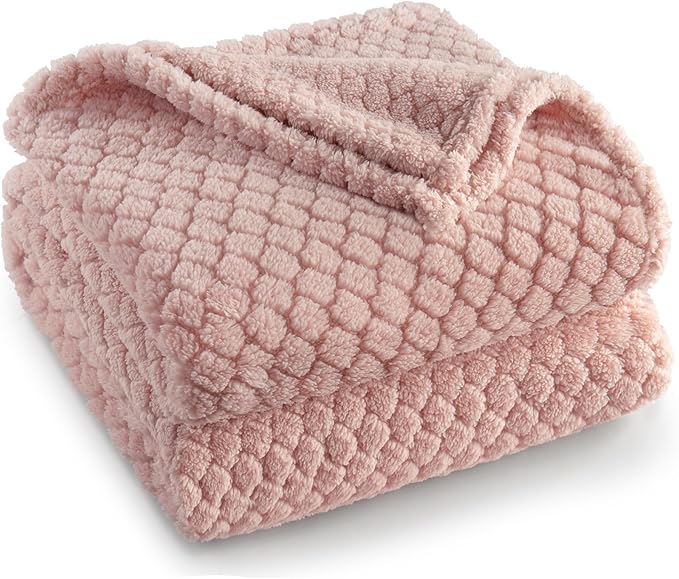 Exclusivo Mezcla Twin Size Fleece Blanket for Bed, Extra Soft Warm Decorative Fuzzy Blanket for Women, Lightweight Cozy Bedding Blankets, 60x80 Inches, Pink