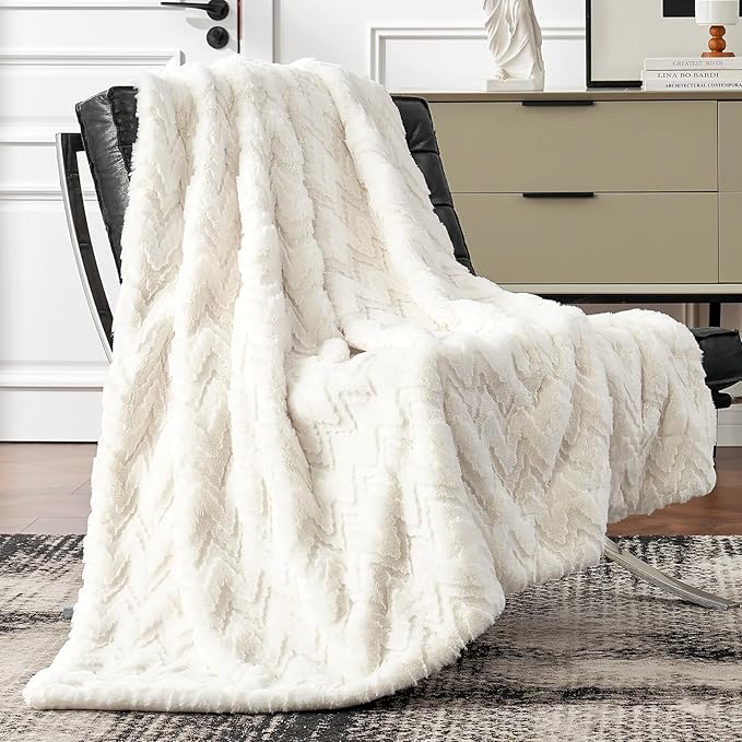 Cozy Bliss Faux Fur Textured Throw Blanket for Couch Super Soft Fuzzy Bed Blanket Gift for Women Premium 3D Ribbed Jacquard All Season Use Cream White Zigzag 50"*60"