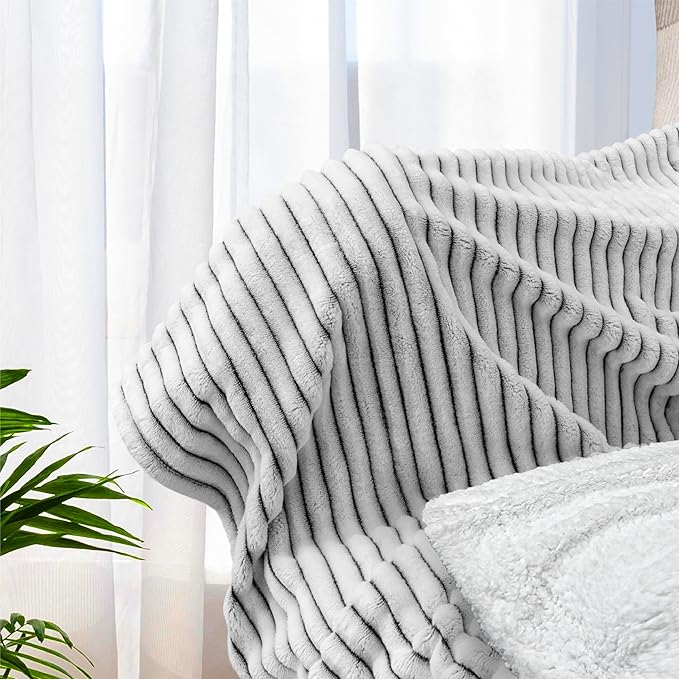 PAVILIA Black and White Sherpa Fleece Throw Blanket for Couch Twin, Soft Plush Fuzzy Blankets, Fluffy Flannel Sherpa Blanket for Bed, Warm 3D Ribbed Winter Blanket Gift, 60x80 inches