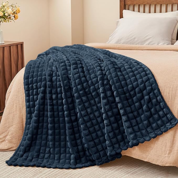 BEDELITE Navy Throw Blanket King Size for Bed- Super Soft and Warm 3D Checkered Fluffy Fuzzy Fleece Blanket, Luxurious Plush Cozy Blanket for Room Decor Fall and Winter, 108x90 inches