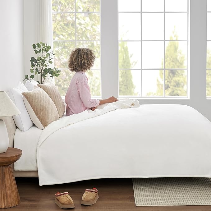UGG Nita King Size Blanket, Fluffy Soft Blanket for Bed, Ultra Soft Cali King Bedding, Oversized Throw for Couch, Luxury Bedroom Decor, 110-inch x 90-inch, White Snow