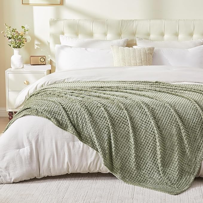 EMME Fleece Blanket, 3D Jacquard Throw Blanket for Couch and Bed, Soft Cozy and Fluffy Blankets Lightweight Luxury Flannel with Geometric Grid Design (Forest Green, 80" x 90")