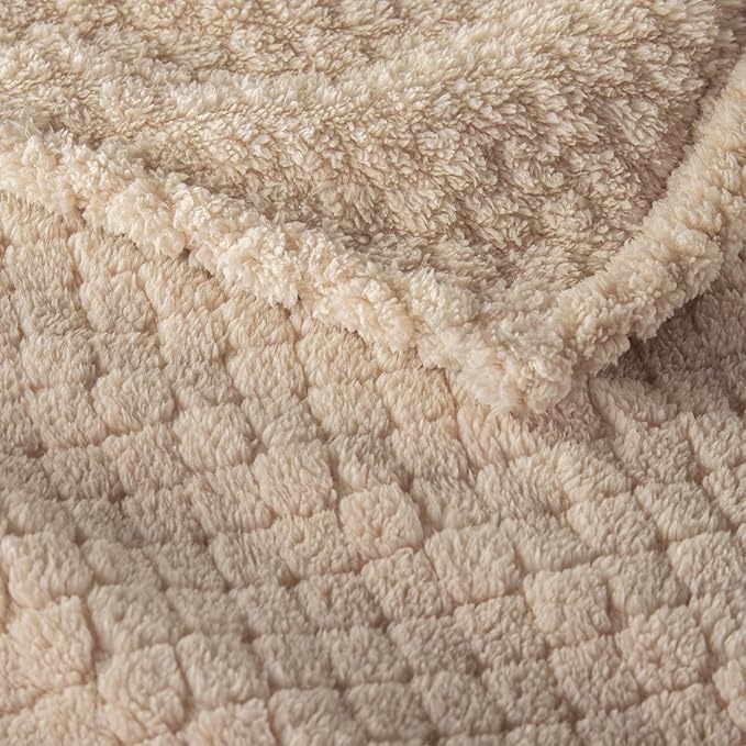 Exclusivo Mezcla King Size Fleece Blanket for Bed, Extra Soft Warm Decorative Fuzzy Blanket for Women, Lightweight Cozy Bedding Blankets, 90x104 Inches, Camel