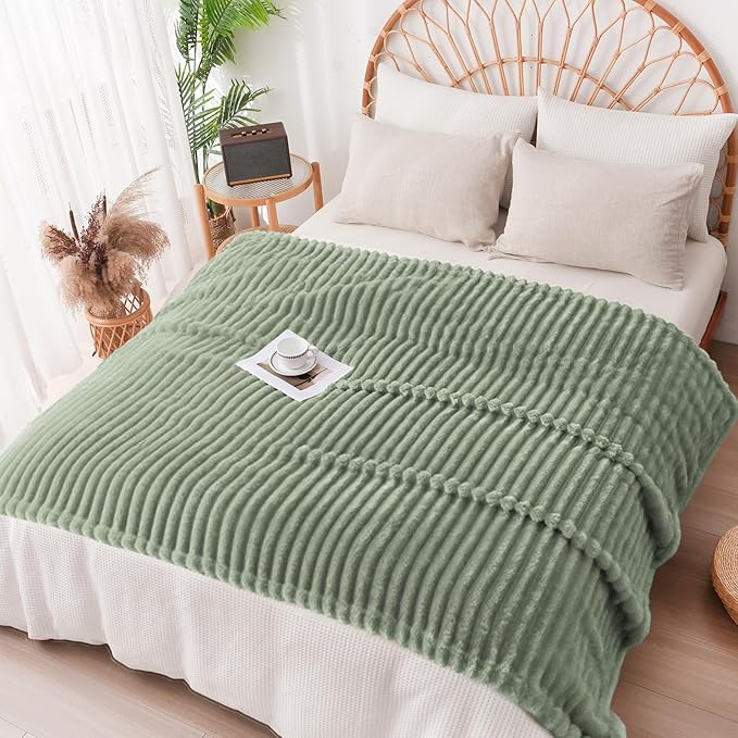 Vessia Flannel Fleece Sage Green Twin Blanket(60x80inch), 300GSM Striped Blanket for Adults and Kids, Super Soft Warm Cozy Lightweight Home Decor for All-Season