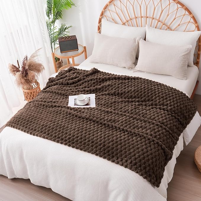 Vessia Flannel Fleece Throw Blanket, 3D Jacquard Brown Fuzzy and Warm Blanket for Couch, Sofa, Bed, 300GSM Super Soft Touch Cozy Home Decor for All Seasons (50x70 inches)