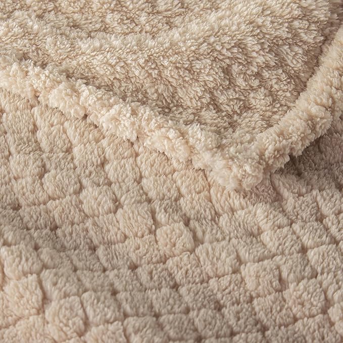Exclusivo Mezcla Twin Size Fleece Blanket for Bed, Extra Soft Warm Decorative Fuzzy Blanket for Women, Lightweight Cozy Bedding Blankets, 60x80 Inches, Camel
