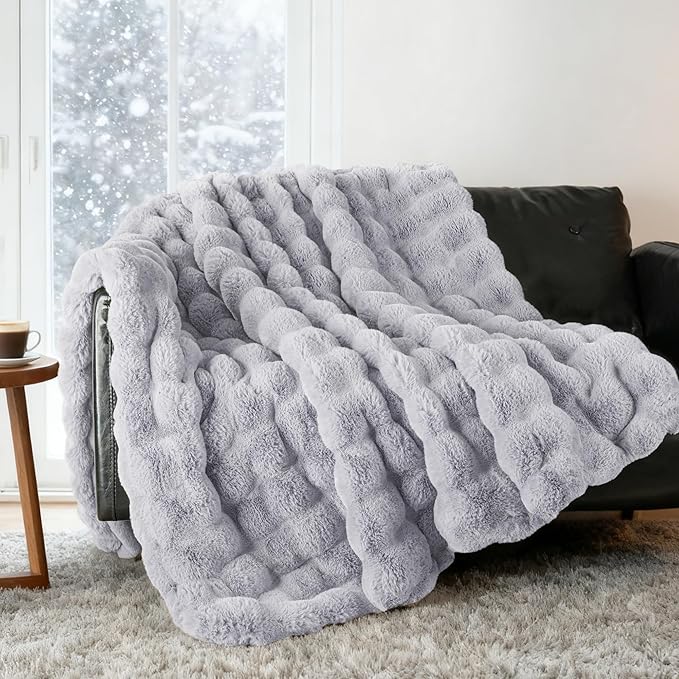 Exclusivo Mezcla Faux Fur King Size Blanket for Bed, Luxury Reversible 3D Rabbit Bubble Fuzzy Thick Sherpa Blankets for Winter, Plush Fleece Warm Cozy Bed Throw, 90x104 Inches, Light Grey