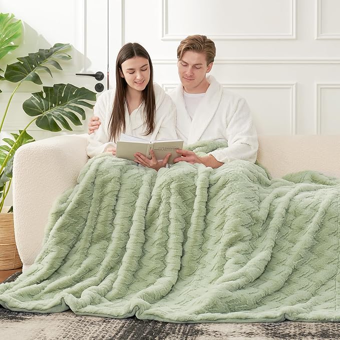 Cozy Bliss Faux Fur Textured Throw Blanket for Bed Super Soft Fuzzy Couch Blanket Gift for Women Premium 3D Ribbed Jacquard All Season Use Sage Green Zigzag 60"*80"