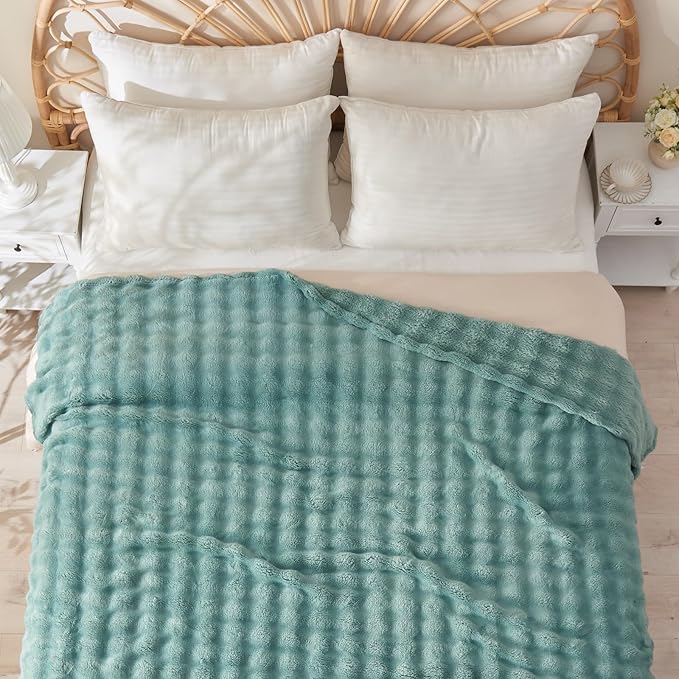 NEWCOSPLAY King Blanket for Couch Light Teal Super Soft Flannel Fleece 3D Bubble Lightweight Bed Blanket All Season Use (Light Teal, King(90"x110"))