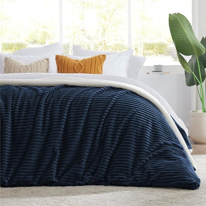Sherpa Blankets Queen Size - Fleece Queen Blanket for Bed, Soft and Warm Throw Blanket for Winter, 90" x 90", Navy